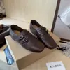 Edición Lan Gui~Zapatos de tacón bajo de punta cuadrada con relieve floral y borlas para mujer, Nuevos Zapatos Brogue de Cuero Vintage Otoño 2026 para Mujer