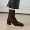 32-43 Botas Transfronteiriças Tamanho Grande Bico Quadrado Camurça Salto Grosso Botas Curtas Outono e Inverno Feminino Novas Elásticas Slim Salto Médio Botas Individuais