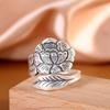 Anillo de plata plateada con flor de carácter literario retro hecho a mano estilo étnico abierto anillo de dama hacer viejo estilo antiguo