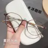 Nuevas gafas ultraligeras, modernas y versátiles para mujer, con un diseño de montura poligonal. Disponible para venta al por mayor de un fabricante en Danyang, y se puede equipar con lentes de prescripción.