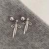 Pendientes de botón con lazo de aguja de plata S925, estilo frío, con perlas grises de alta calidad y borlas largas de nicho.