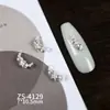 Novos designs de nail art com adornos de zircônia cúbica de alta qualidade, leves e luxuosos, incluindo strass nas pontas dos dedos estilo francês, decorações de unha versáteis e deslumbrantes, e motivos de coração e borboleta