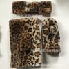Traje de Pele Sintética Estampa de Leopardo Cetim Liso Cachecol de Inverno Luvas Faixa de Cabeça Chapéu Cachecol de Pelúcia