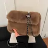 Bolsa Felpuda Feminina 2025 Nova Bolsa de Pelúcia com Corrente para Ombro Outono Inverno Bolsa de Mão Felpuda Bolsa de Corrente