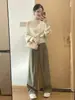 [Hilo de núcleo retorcido] Top de punto patchwork color albaricoque para mujer, con diseño de hombros descubiertos, un nuevo estilo de otoño y un aspecto asimétrico y moderno