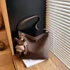 Bolso de Tejido Transfronterizo Retro Mate de Gran Capacidad para Mujer Modelo Nuevo 2026 Versátil para Viajes Diarios Bolso Bandolera Underarm Tipo Cubo