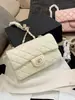 Nova bolsa de corrente estilo Chanel com padrão de losangos CF, uma bolsa de ombro de alta qualidade e versátil para mulheres, perfeita para o uso diário e na moda.