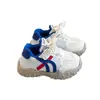 Zapatos deportivos para niñas, zapatos blancos transpirables de malla ligera para niños, nuevos zapatos antideslizantes para exteriores de otoño 2026 para niños