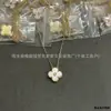 Colar de Trevo de Quatro Folhas V Dourado Versão Alta para Mulheres Banhado a Ouro 18K é uma Pulseira Corrente de Clavícula Ágata Calcedônia Vermelha Rosa Olho de Tigre