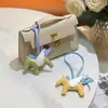 H casa costurado à mão alta qualidade pele de ovelha Anjo Pégaso bolsa pingente fofo feminino bolsa de mão ornamentos chaveiro de carro