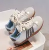 Tênis esportivos estilo coreano para meninas, novo modelo 2026, tênis casuais coreanos para crianças, tênis de treino alemães, sapatos macios estilo Forrest Gump para bebês meninas, estilosos