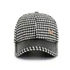 Gorra de Béisbol con Visera de Cuero Estampado Houndstooth a Cuadros con Logo 'm' Estilo Coreano Ins para Mujer Otoño e Invierno Versátil Moda Gorra de Béisbol Sombrero de Moda