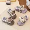 Zapatillas versátiles de estilo coreano para niños, nuevo modelo primavera y otoño 2026 con diseño de suela suave, zapatillas de entrenamiento casuales versátiles de dibujos animados para niñas, alemanas