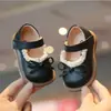 Zapatos Nuevos para Niñas Pequeñas Primavera y Otoño 2026, Suela Suave, Antideslizantes, para Niños de 0 a 1 Año, Zapatos de Cuero con Lazo de Encaje de Princesa