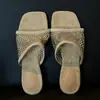 Primer Encuentro con las Nuevas Sandalias Casuales de Moda Abiertas con Tachuelas de Diamante para Mujer, Versátiles para el Verano