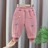 Comercio Exterior Nuevos Pantalones de Algodón Grueso para Bebé Estilo Occidental para Niñas Cálidos para Niños Pequeños y Medianos Pantalones de Tres Dimensiones con Lazo Ropa de Abrigo Otoño e Invierno