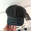 Boina de cuadros rojos 2025 Otoño temprano Nuevo sombrero octogonal Gorra con visera para mujer Muestra la cara Sombrero pequeño de pintor Tendencia retro
