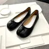 Zapatos coreanos retro de nicho con punta dividida tipo pata de cerdo, zapatos planos bajos, zapatos de talla grande, zapatos de diseñador, zapatos de exportación