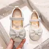 2025 Primavera Outono Meninas Princesa Bico Quadrado Strass Laço Sapatos de Couro Sapatos de Dança de Performance Atacado Strass Brilhante