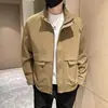 2026 Jaqueta de alta qualidade casual estilosa simples estilo workwear estampa de letras jovem para atividades ao ar livre à prova de vento gola alta manga longa moderna