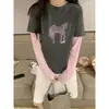 Agora a Nova Coleção de Outono 2026 da Dongdaemun da Coreia: uma Camiseta Fofa e Divertida de Gola Redonda e Manga Longa com Estampa de Pônei e Design Patchwork