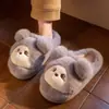 Chinelos de Algodão Femininos Inverno 2026 Novo Casa Interior Fofo Pelúcia Quente Salto Fechado Par Sapatos de Algodão Masculinos Inverno