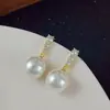 Brincos de tarracha de pérola e zircônia de uma palavra com design de nicho simples, brincos de agulha S925 de prata, estilo retrô de luxo leve, alta qualidade