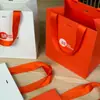 Embalagens Promocionais Corporativas Personalizadas para Bolsas e Roupas de Alto Padrão Sacos de Papel para Presente Sacos de Papel para Perfumes e Produtos de Cuidados com a Pele de Grandes Marcas Logo