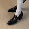 Cinto elegante com fivela, sapatos de couro pequenos estilo britânico para primavera/outono, mocassins de salto grosso, sapatos slip-on pretos da moda femininos, novo estilo 2026