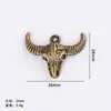 Venta caliente transfronteriza de Amazon aleación DIY accesorios para joyería hueco cabeza de vaca accesorios de cuchillo de luna curvo colgante para collar colgante