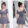 Traje de baño de dos piezas a cuadros para mujer, estilo nuevo 2026, al por mayor, elegante, sexy, conservador, ajustado, con fruncido, traje de baño estilo coreano