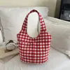 Bolsa de Mano Cubo Fresca Estilo Coreano al por Mayor para Mujer, Bolso de Hombro Nuevo Invierno 2026 a Cuadros con Bloques de Color, Bolso Versátil de Axila