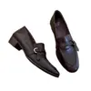 Versão em Couro~ Mocassins Retro de Salto Grosso Femininos 2026 Novo Estilo Temperamento Versátil para o Trabalho Sapatos Individuais Slip-on Sapatos Pequenos de Couro
