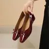 Zapatos planos de tacón de cuña con punta cuadrada y hebilla cuadrada con nueva falda de lentejuelas, zapatos de temperamento para mujer 2026, zapatos de primavera y otoño, versátiles, de boca poco profunda, para mujer