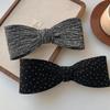 El Pasador con un Moño Grande Hace que la Cara Parezca Más Pequeña y Sofisticada, con un Diseño de Pinza de Resorte Visible desde el Frente, con Brillo Fino para Coletas