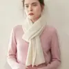 Cachecol 100% caxemira pura, macio, hipoalergênico, leve, simples, versátil, quente e oferece proteção contra o frio.; um cachecol de comprimento médio