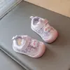 Zapatos para Caminar de Cuero para Niños 2026 Nueva Llegada Otoño Niños Deportivos Versátiles Decoración de Dibujos Animados Suela Suave Antideslizante