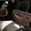 Bolso de Lujo Ligero Europeo y Americano Fila de Bolsos Bolso de Mano de Piel de Vaca de Capa Superior Nicho Gran Capacidad Bolso Tote para Viajar