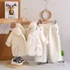 Conjunto Grueso de Terciopelo Casual para Niñas 2026 Invierno Nuevo Elegante Chaleco Cálido Conjunto de Tres Piezas Mayoreo