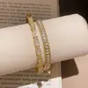 Pulseira com Fecho Retangular Banhada a Ouro 18K Real Estilo Retrô Luxo Leve Incrustada com Zircônia Strass Pulseira de Personalidade Pulseira Versátil para Mulheres