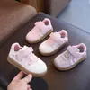 Zapatos Infantiles de Primavera y Otoño 2026 Venta al por Mayor Zapatos Deportivos para Niños Zapatos Casuales Transpirables de Cuero para Niñas Modernos para Niños Pequeños