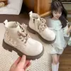 Botas infantis de sola macia, botas pretas de cano baixo, botas de couro de princesa, novas botas Martin estilosas antiderrapantes para meninas, outono e inverno 2026