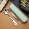 Set de Cubiertos Portátil de Acero Inoxidable con Soporte para Tenedor, Cuchara y Palillos, Set de Tres Piezas con Caja de Almacenamiento para Guardado Portátil