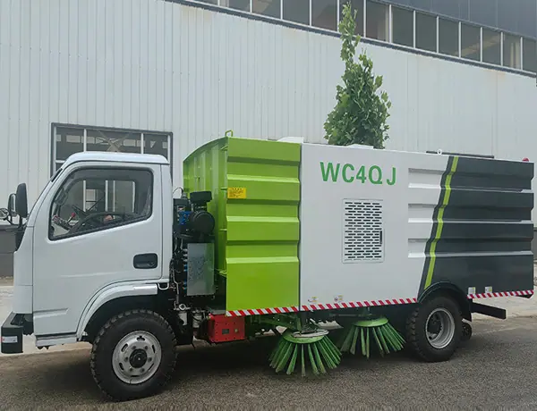 WC4QJ型防爆柴油机无轨胶轮清扫车.jpg
