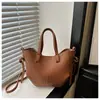 Bolsa Tote Transfronteiriça Outono 2026 Novo Estilo Fashionável Chique Grande Capacidade Versátil Retrô Ombro de Mão Transversal