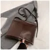 Bolsa Transversal Feminina Versátil Bolsa de Axila 2025 Nova Retrô Simples Bolsa Tote Superfície Macia Grande Capacidade Bolsa de Ombro Tendência