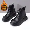 Botas Femininas Estilo Britânico 2025 Outono e Inverno Nova Moda Mostrando os Dedos Botas Curtas Casuais Forradas com Lã Cadarço Botas de Solado Grosso