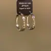 Pendientes de Aro de Aguja Plateada Transfronterizos Europeos y Americanos, Estilo Minimalista Metálico, Pendientes Versátiles Simples de Moda con un Diseño Único