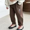 Calças com Bainha Curva Calças Infantis Estilo Primavera e Outono Calças de Menino Novo Modelo de Outono 2025 Meninos Bebês Estilo Casual Roupas Infantis Estilo Outono