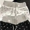 Shorts de pijama a rayas de estrella estilo americano picante para niñas, shorts de verano cómodos con cordón, pantalones deportivos para casa adecuados para usar al aire libre